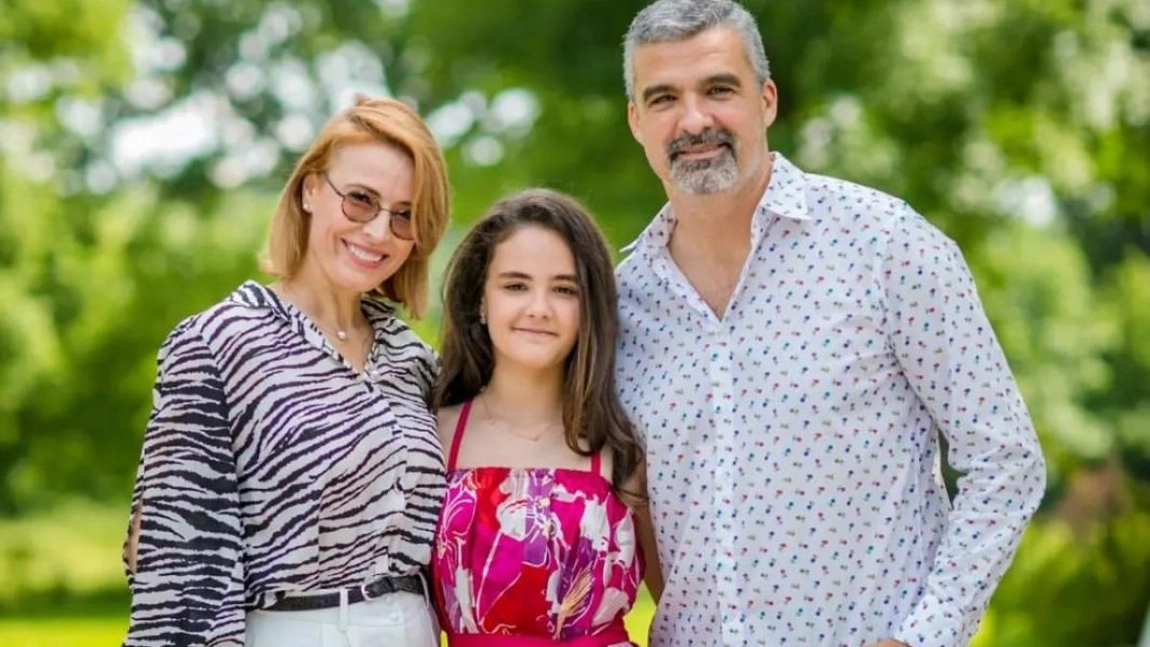 Ce mare a crescut Dora, fata lui Aurelian Temișan și a Monicăi Davidescu! E aproape la fel de înaltă ca mama ei!
