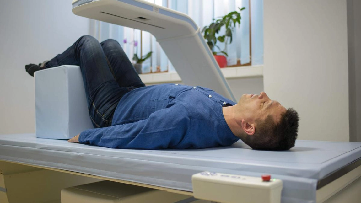 Cât costă un test de osteoporoză? Ce factori influențează costul acestuia