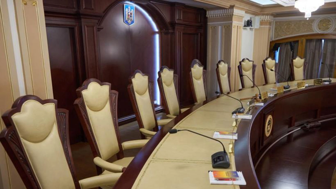 CCR a amânat pentru data de 2 august discutarea sesizării ÎCCJ cu privire la Legea pensiilor speciale