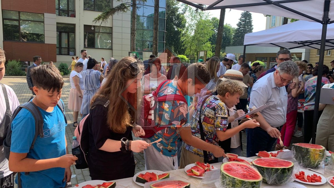 Degustare de pepeni la USV Iași! Zeci de ieșeni prezenți la eveniment - GALERIE FOTO/VIDEO