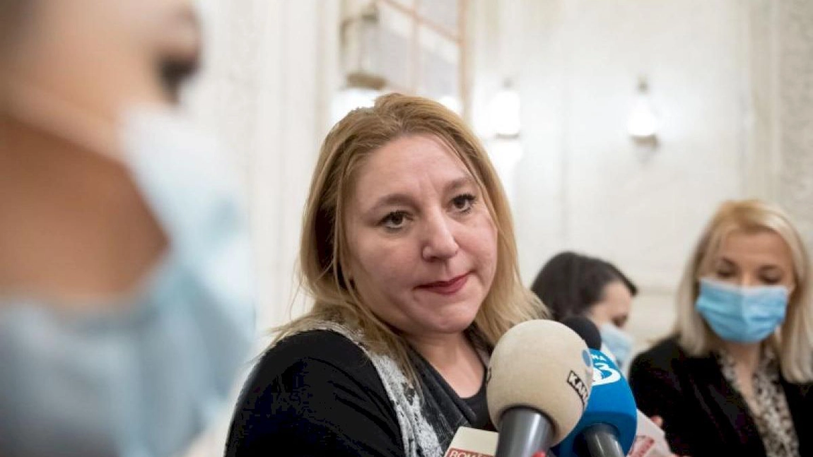 Senatorul de Iași, Diana Șoșoacă, solicitare adresată Guvernului: „Să aducă acasă badantele românce din Occident pentru a oferi îngrijire profesionistă în azilele de bătrâni”