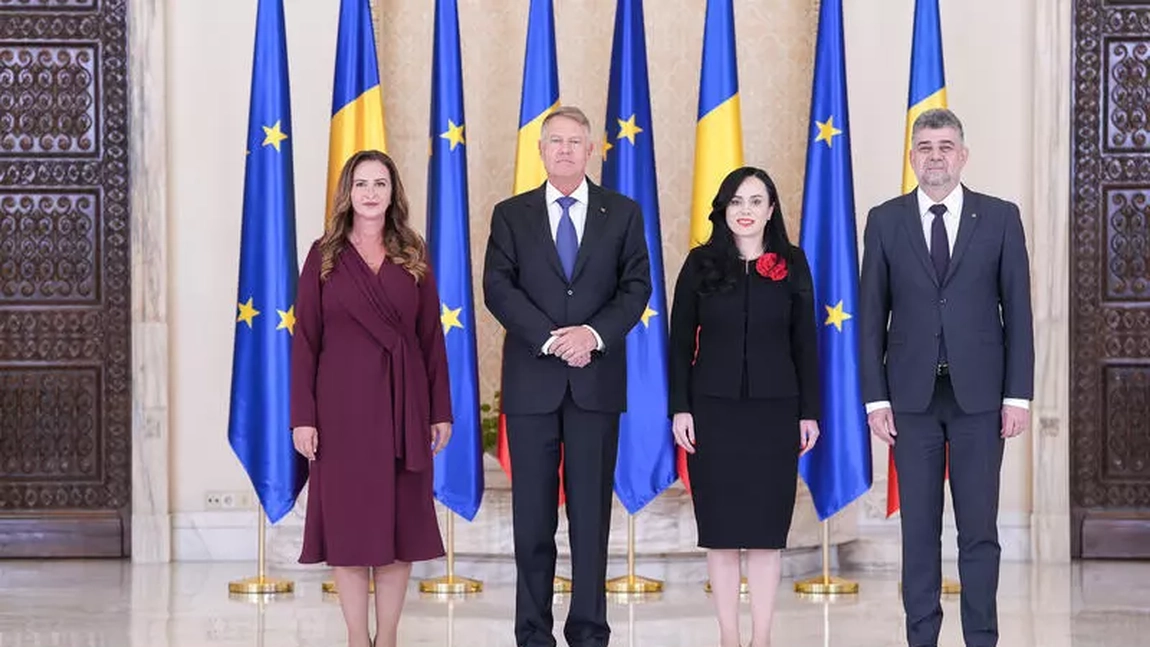 Prima gafă comisă de ministrul Muncii. Simona Bucura Oprescu nu a pus mâna pe Biblie, la jurământ - VIDEO