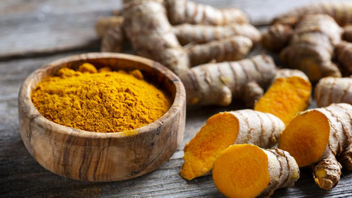 La ce se folosește curcuma? Adaugă o notă distinctă și o aromă profundă felului tău de mâncare