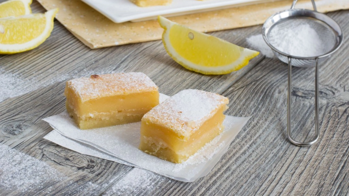 Prăjitură cu lămâie simplă. Un desert perfect în zilele de vară