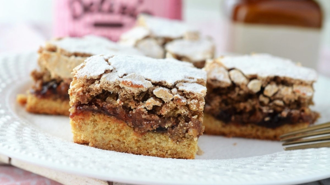 Prăjitură cu magiun. Rețeta delicioasă care îți va aminti de vremea copilăriei