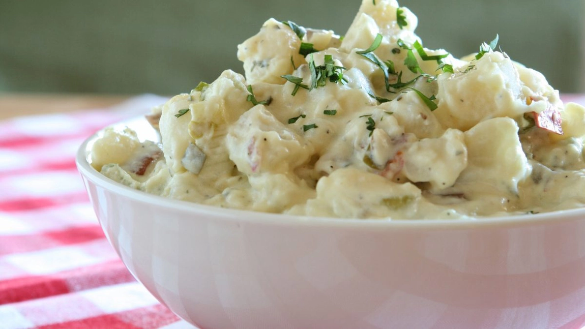 Salata a la Russe. Idei deosebite pentru a servi deliciul la petrecere