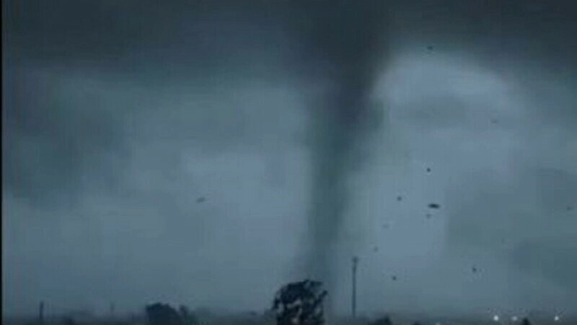 Tornadă impresionantă în Milano. Pagube impresionante după o săptămână de caniculă - VIDEO