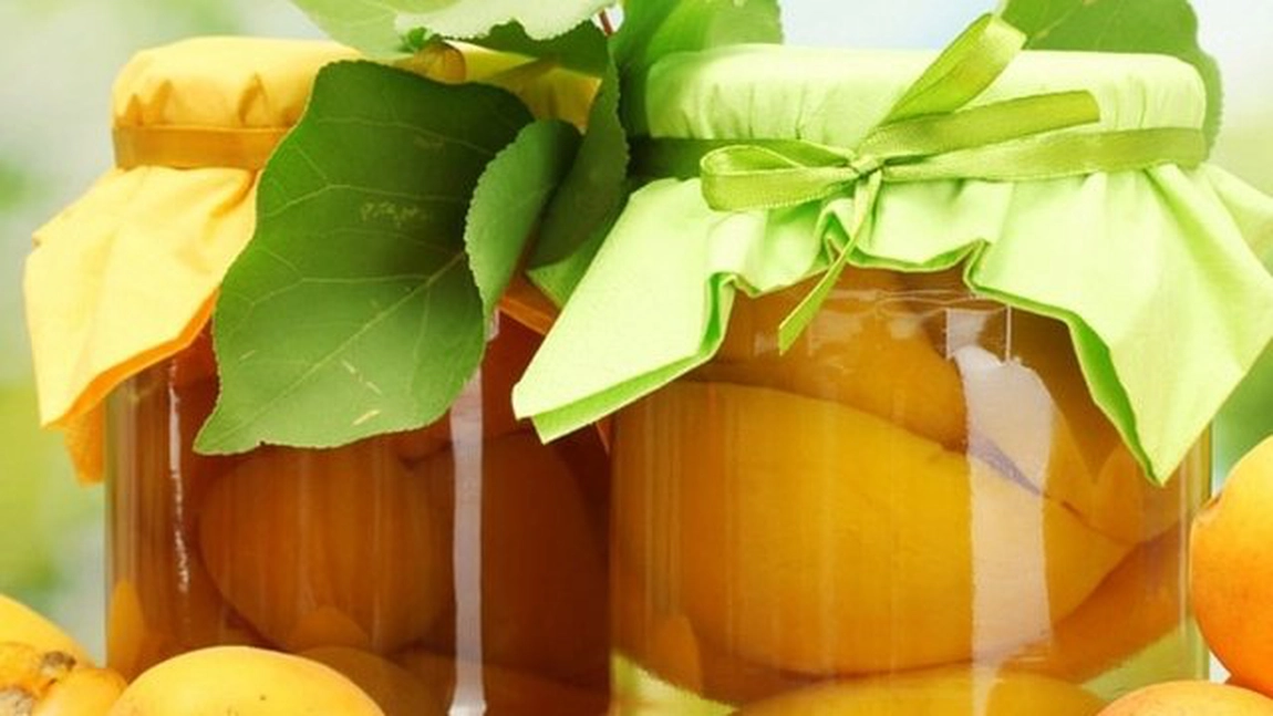 Compot de piersici cu ghimbir. O băutură parfumată cu proprietăți energizante!