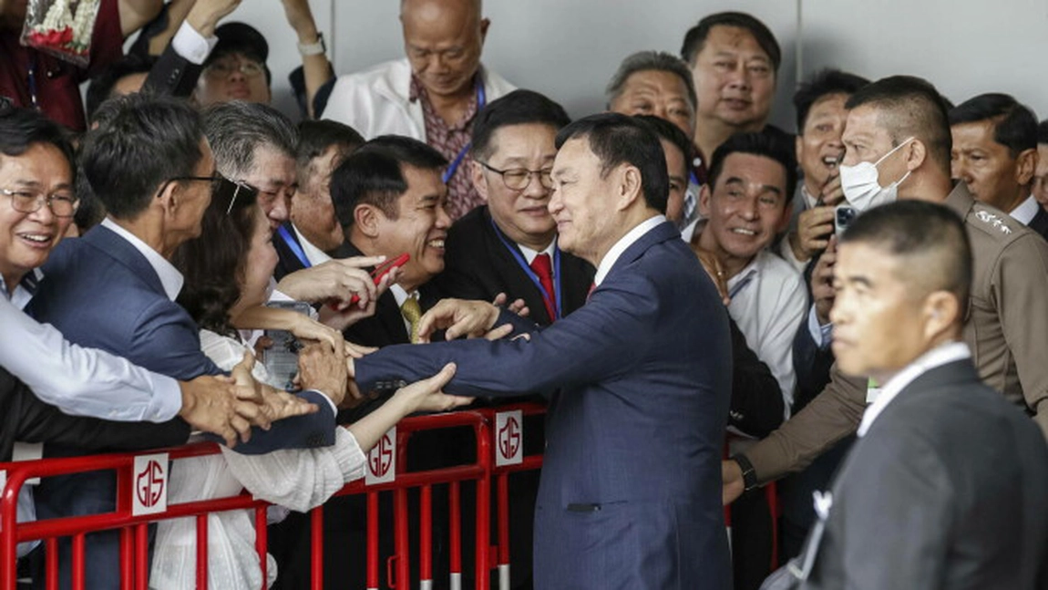 Fostul prim-ministru Thaksin Shinawatra s-a întors în Thailanda după 15 ani de exil