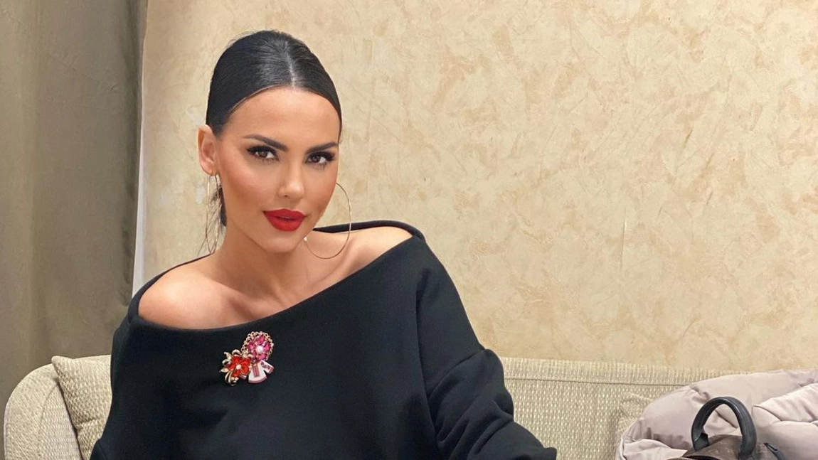 Lavinia Pîrva, fotografiată în brațele altui bărbat, spre surprinderea fanilor. Bruneta a anunțat public ce urmează să se întâmple