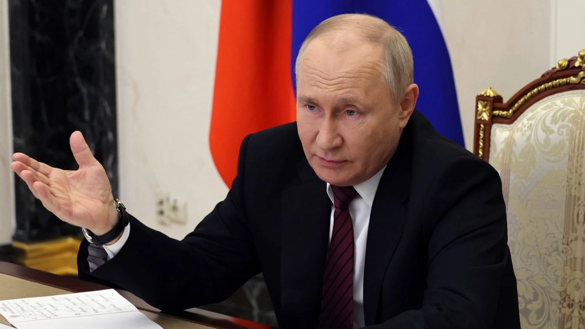 Vladimir Putin a semnat un decret care îi obligă pe membrii formaţiunilor paramilitare să depună jurământ faţă de Rusia