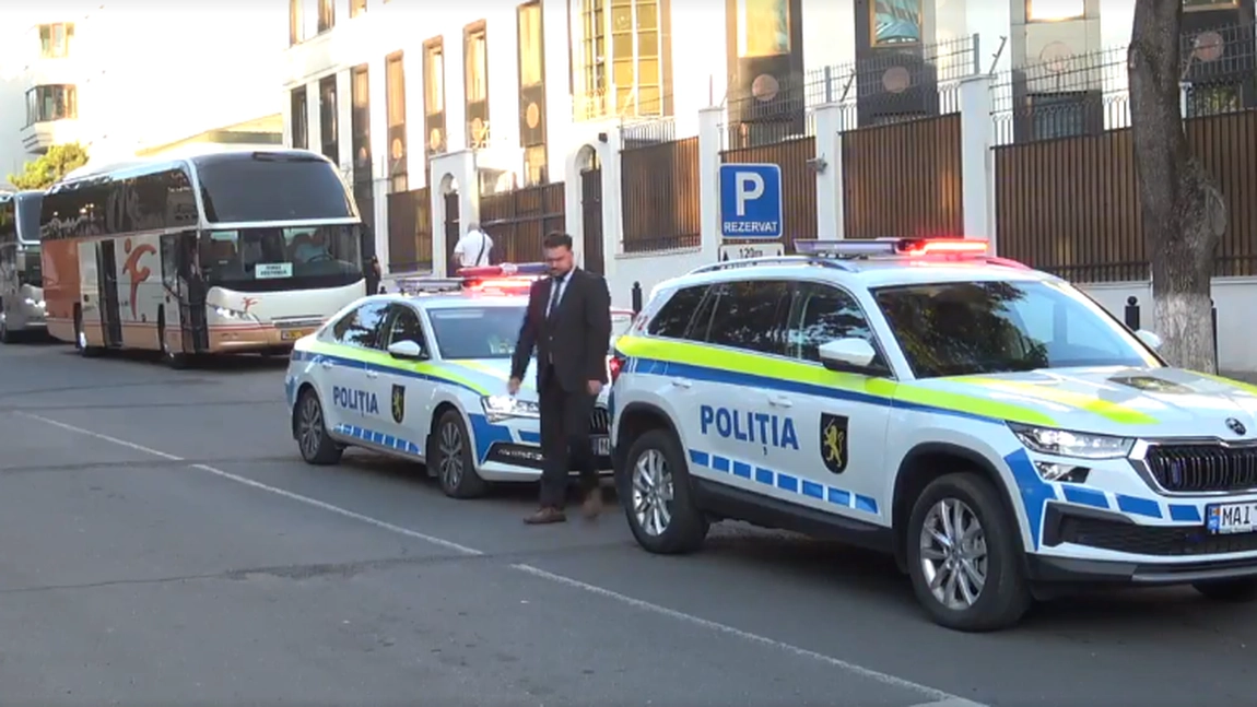 Kremlinul a trimis un avion la Ambasada Rusiei din Chișinău. Zeci de diplomați ruși și alți angajați s-au întors în țara natală - VIDEO
