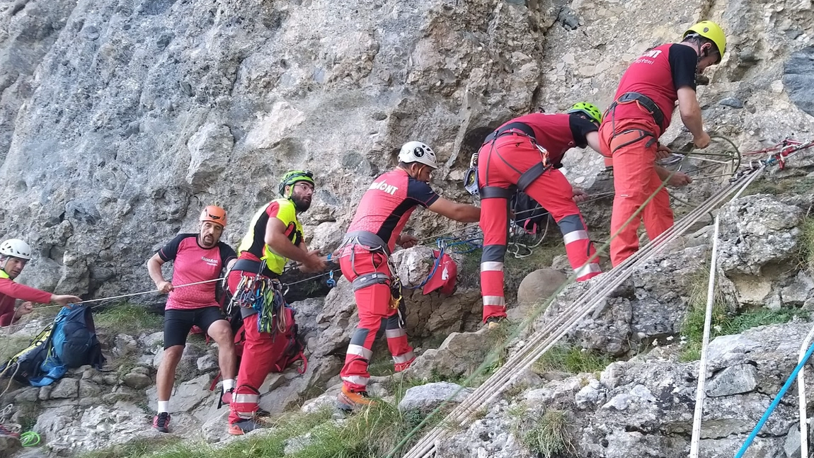 Încă o tragedie: Un turist a căzut 100 de metri din Brana Caraimanului și a murit pe loc