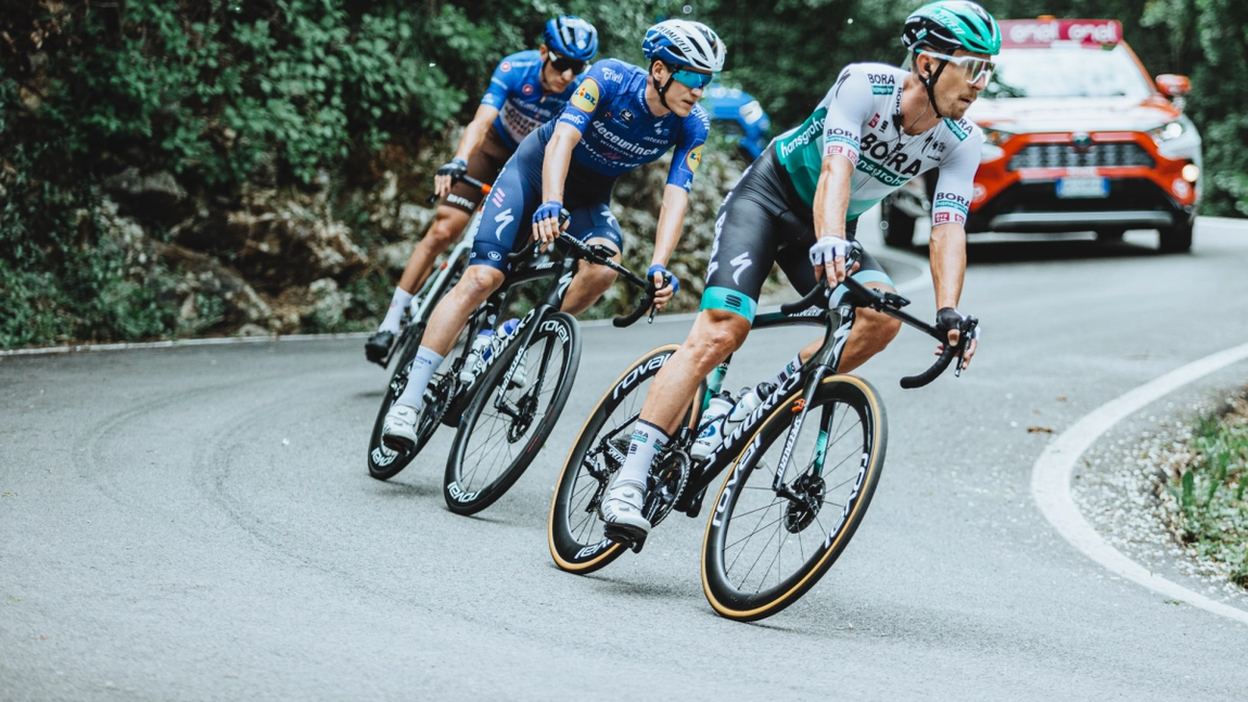 Bicicleta cursieră, viteză și eleganță în același mijloc de deplasare