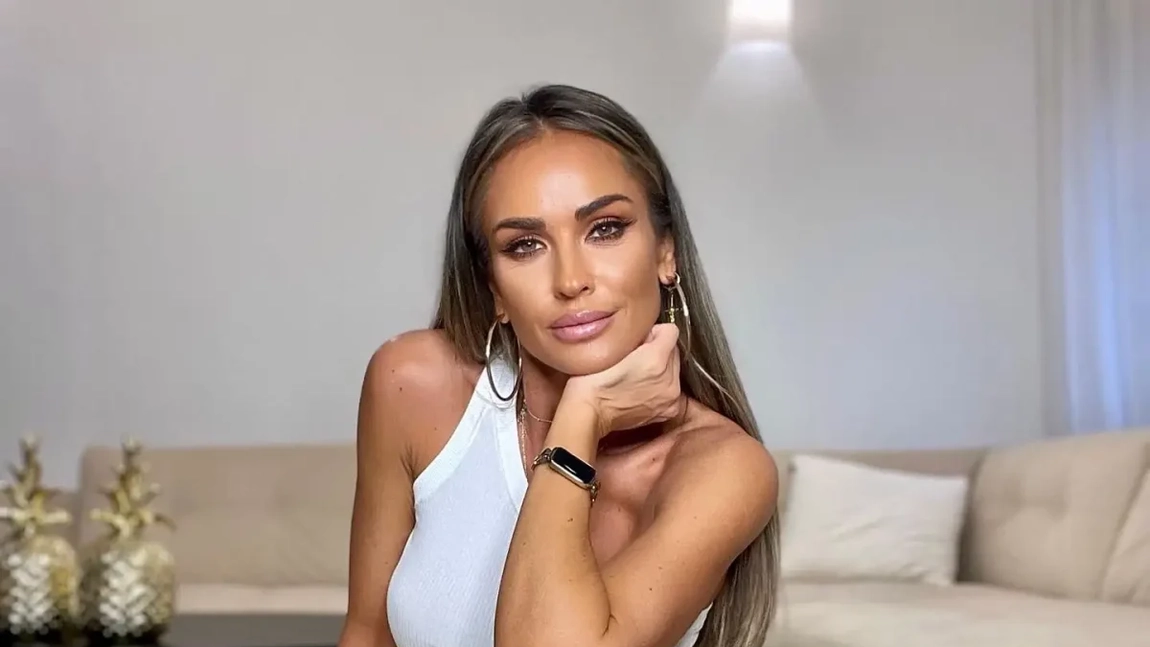 Băiatul Dianei Munteanu a împlinit 14 ani și e înalt, frumos, talentat: “Mă ridic pe vârfuri ca să îl pup!”