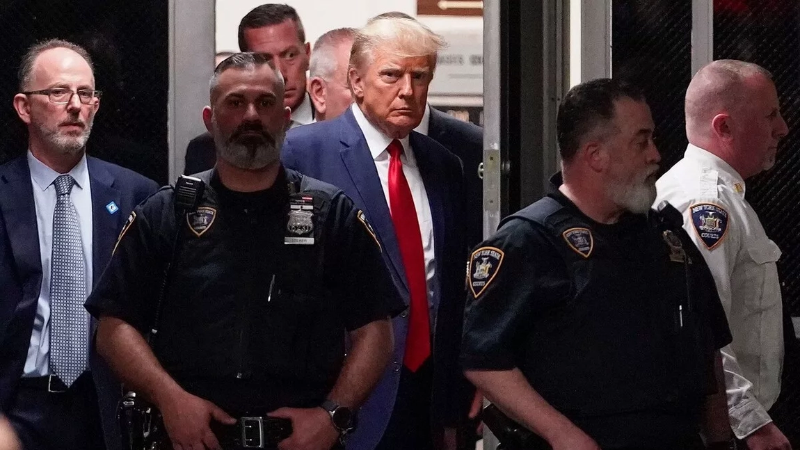 Fostul președinte american, Donald Trump, s-a predat autorităților din Georgia. Ce s-a întâmplat la scurt timp după ce a primit număr de înregistrare pentru deținuți - VIDEO