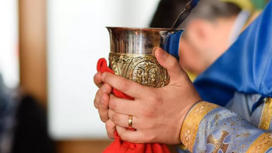 După împărtășanie poți mânca de dulce? Practicile specifice după ritualul Sfânt