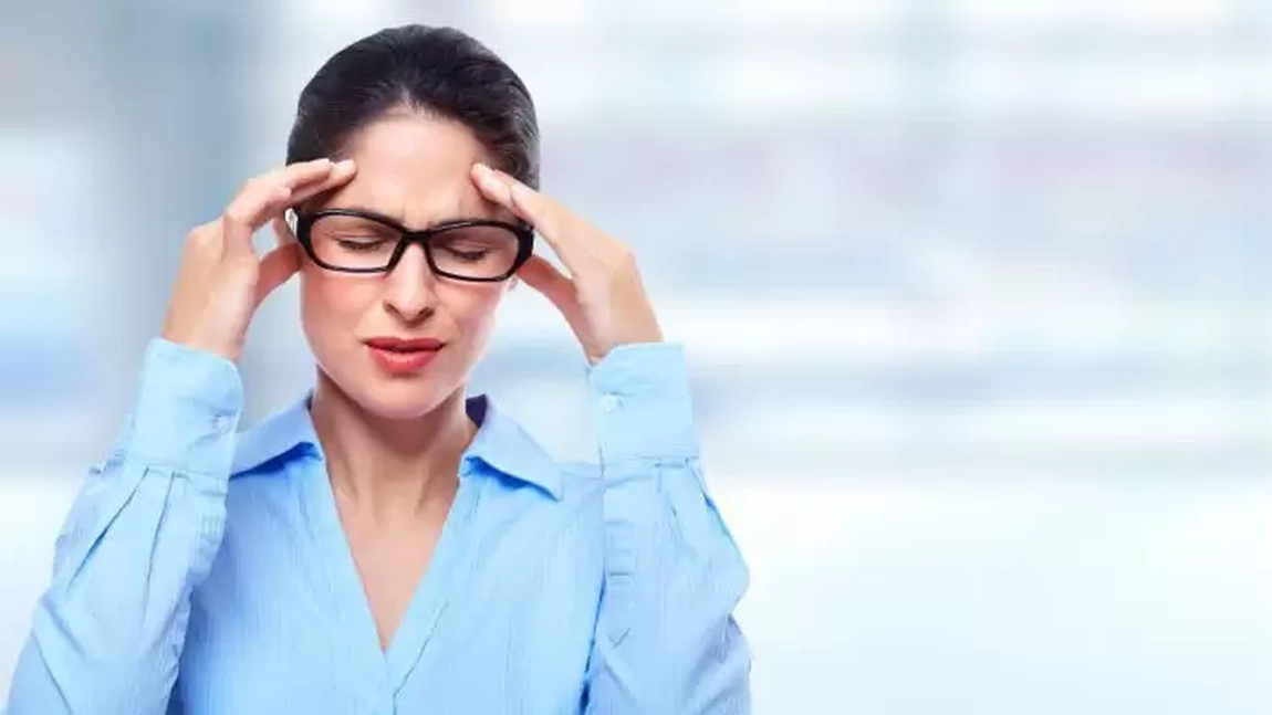 Durerile de cap în creștetul capului – cauze. Când este necesară evaluarea unui medic?