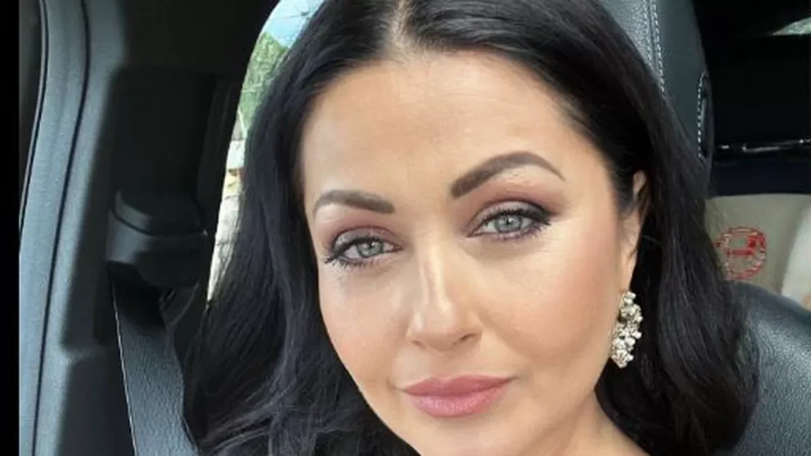 Gabriela Cristea le-a făcut fiicelor șuvițe roz. Mulți i-au pus la îndoială calitățile de mamă. „De ce îți bați joc de ele?”