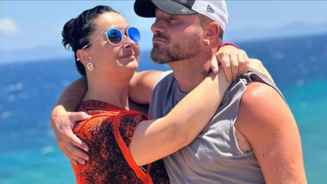 Gabriela Cristea, cele mai noi imagini în costum de baie! Cum a fost surprinsă de Tavi Clonda pe plajă