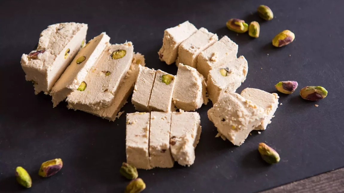 Hălviță de casă. Ingredientul secret pentru a obține o textură densă și o aromă bogată