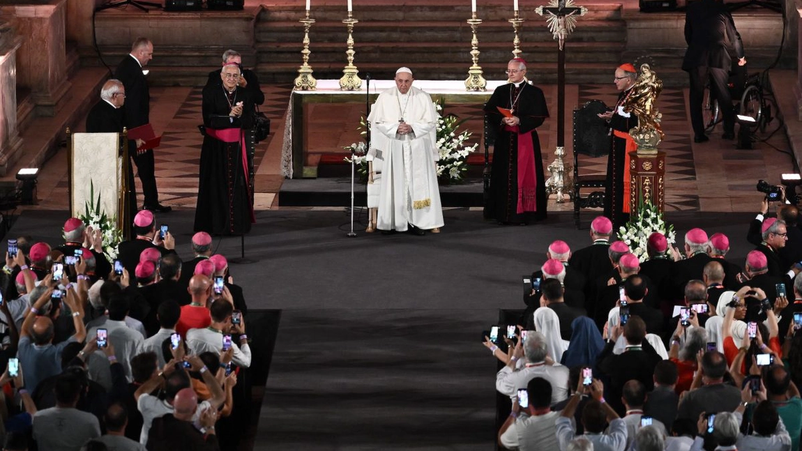 Papa Francisc chestionează Occidentul pe fondul războiului Rusiei din Ucraina: „Pe ce curs navigați?”