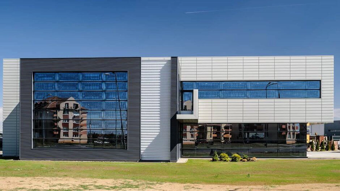 Cinci AVANTAJE ale utilizarii tablei cutate pentru construirea unei hale metalice 