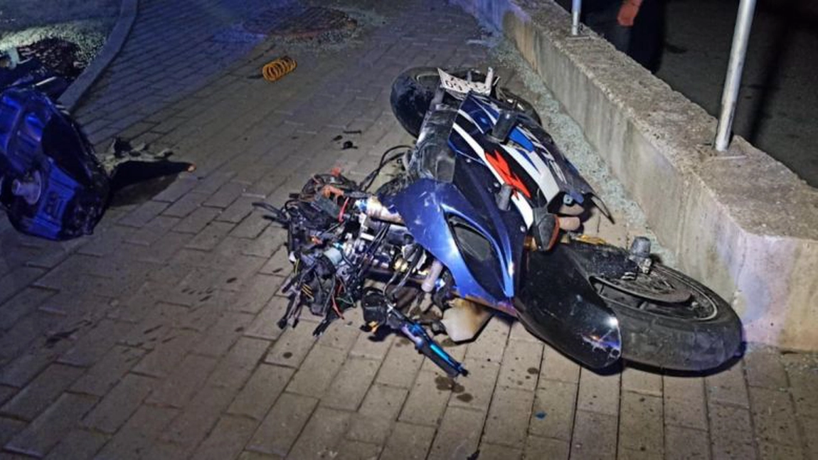 A gonit cu motocicleta furată spre moarte! Bărbatul a ajuns pe asfalt, iar motorul s-a făcut praf