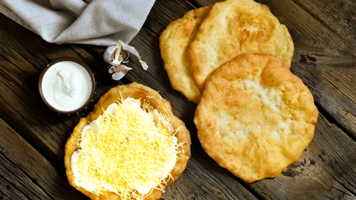 Cel mai bun aluat pentru langoși. Secrete culinare pentru un desert reușit