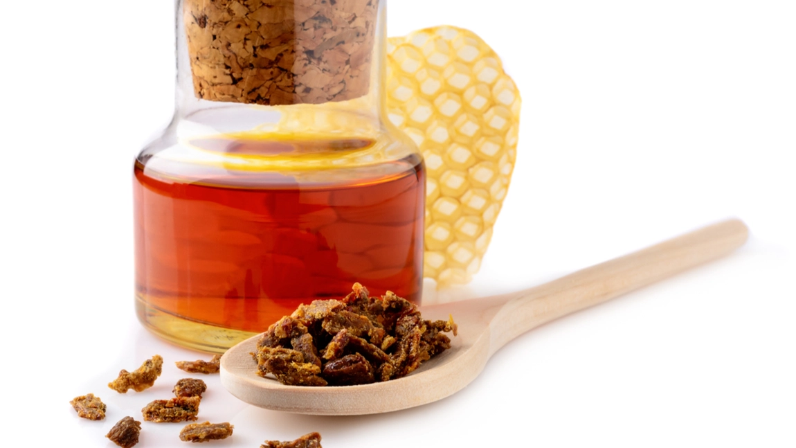 Câte picături de propolis se iau pe zi? Doza recomandată de specialiști