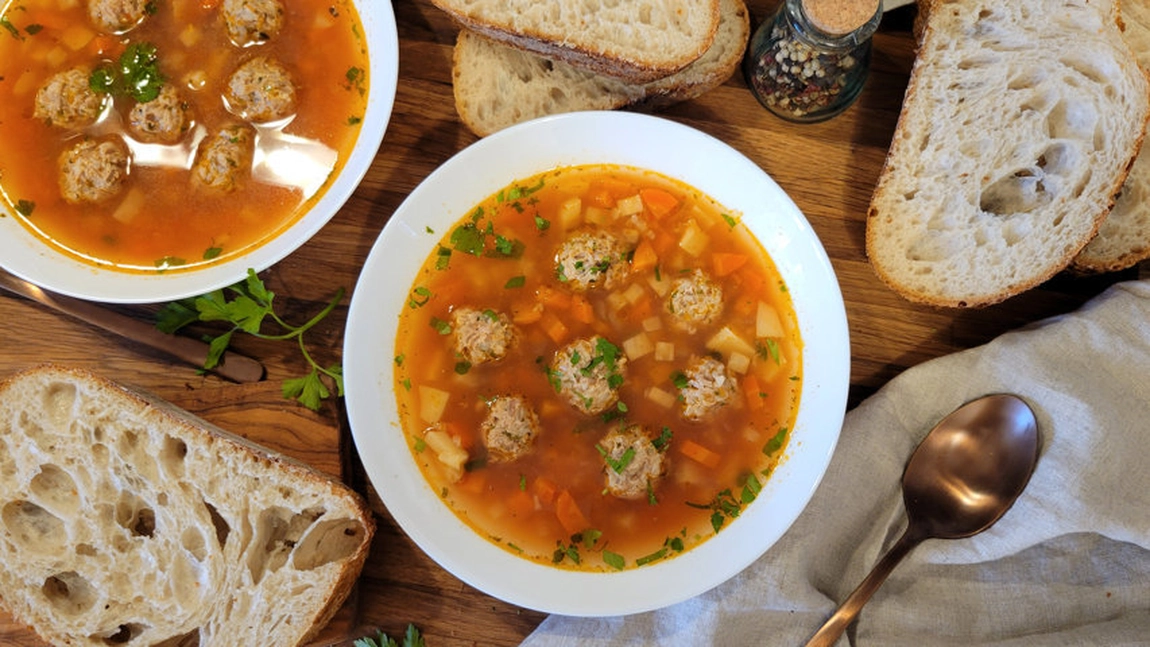 Ciorbă de perișoare ardelenească. Rețeta cu care vei pregăti o mâncare delicioasă