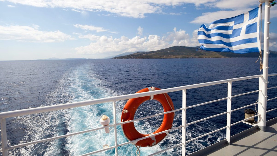 Mai mulți turiști români au rămas blocați pe un feribot în Grecia