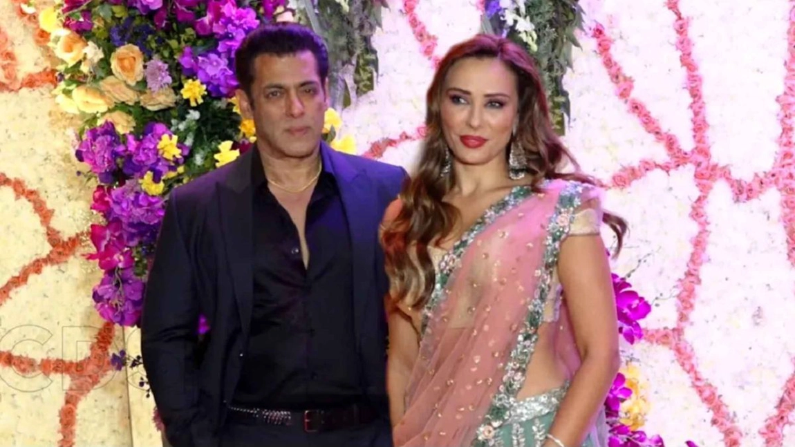 Iulia Vântur pare a fi însărcinată! Iubita lui Salman Khan s-a afișat cu o burtică suspectă