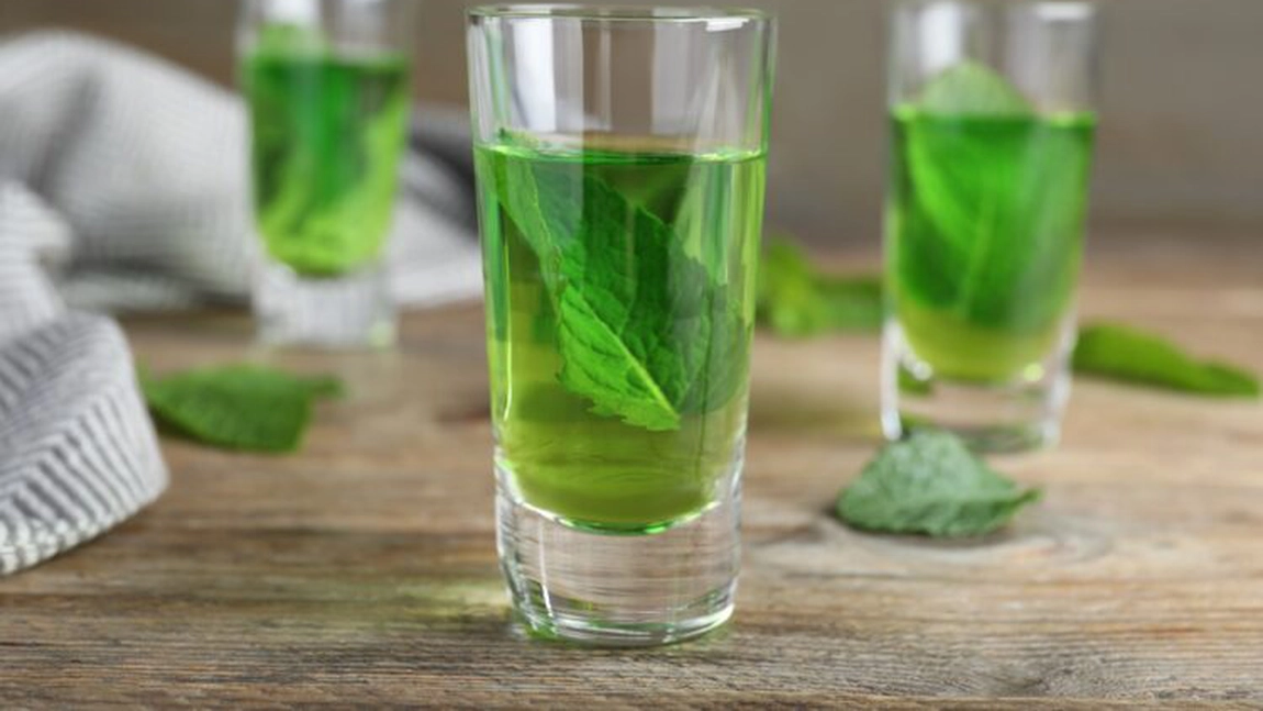 Lichior de mentă. Cum să prepari la tine acasă băutura aromată