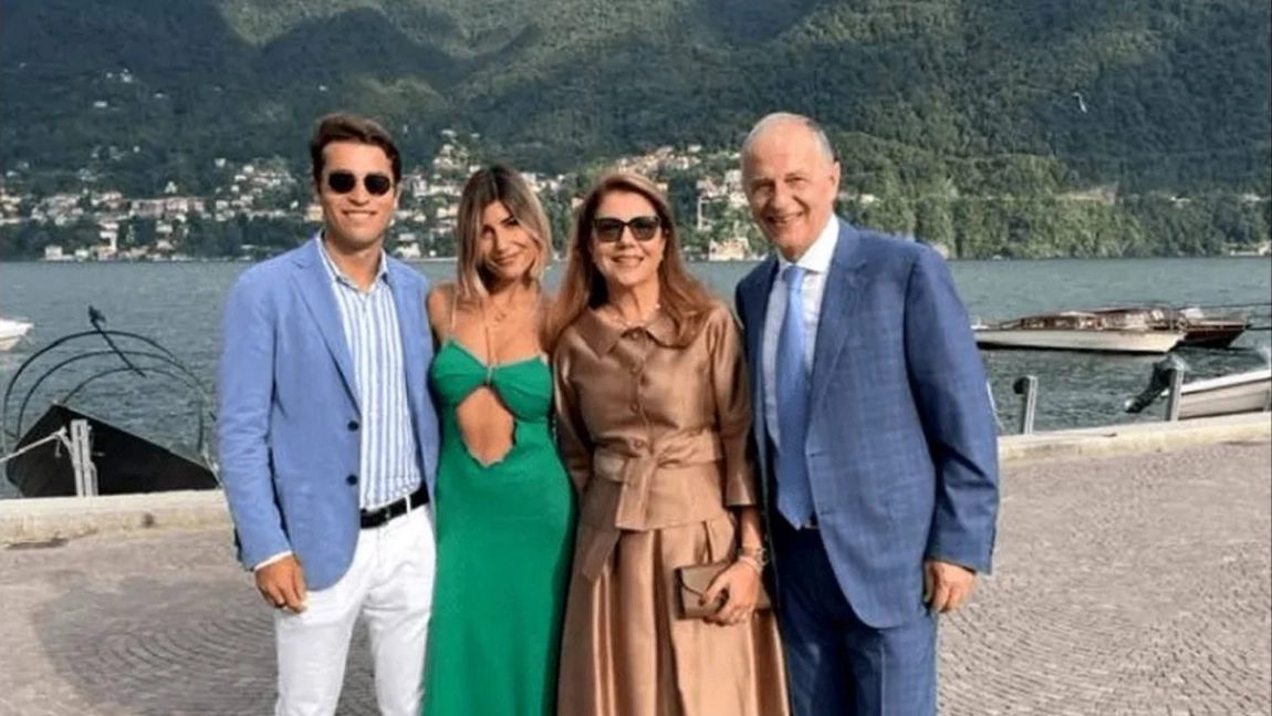 Mihaela, soția lui Mircea Geoana, a strălucit la nunta fiicei. Soacra mică a făcut furori la Veneția