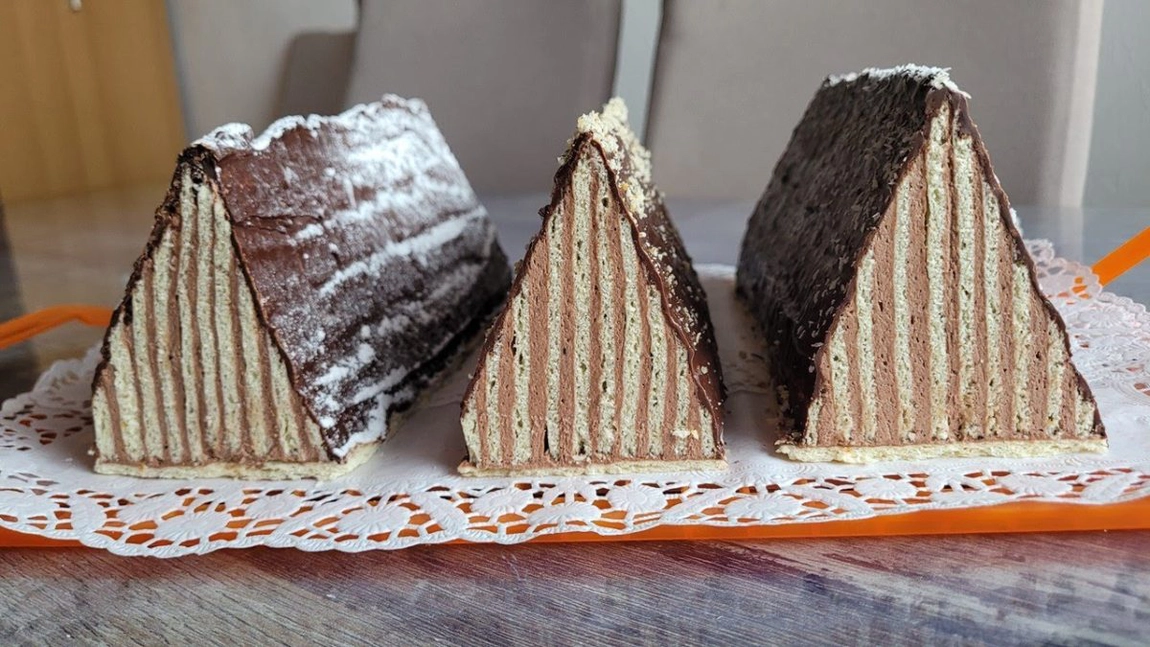 Prăjitura Carpați, rețeta veche și gustoasă a bunicii. Un desert pe placul celor de la masă