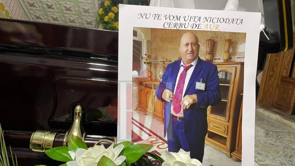 Continuă priveghiul la căpătâiul “bulibașei intergalactic” de la Ciurea. Lăutarii cântă pentru Dragoș Stănescu - EXCLUSIV, GALERIE FOTO, LIVE VIDEO, UPDATE