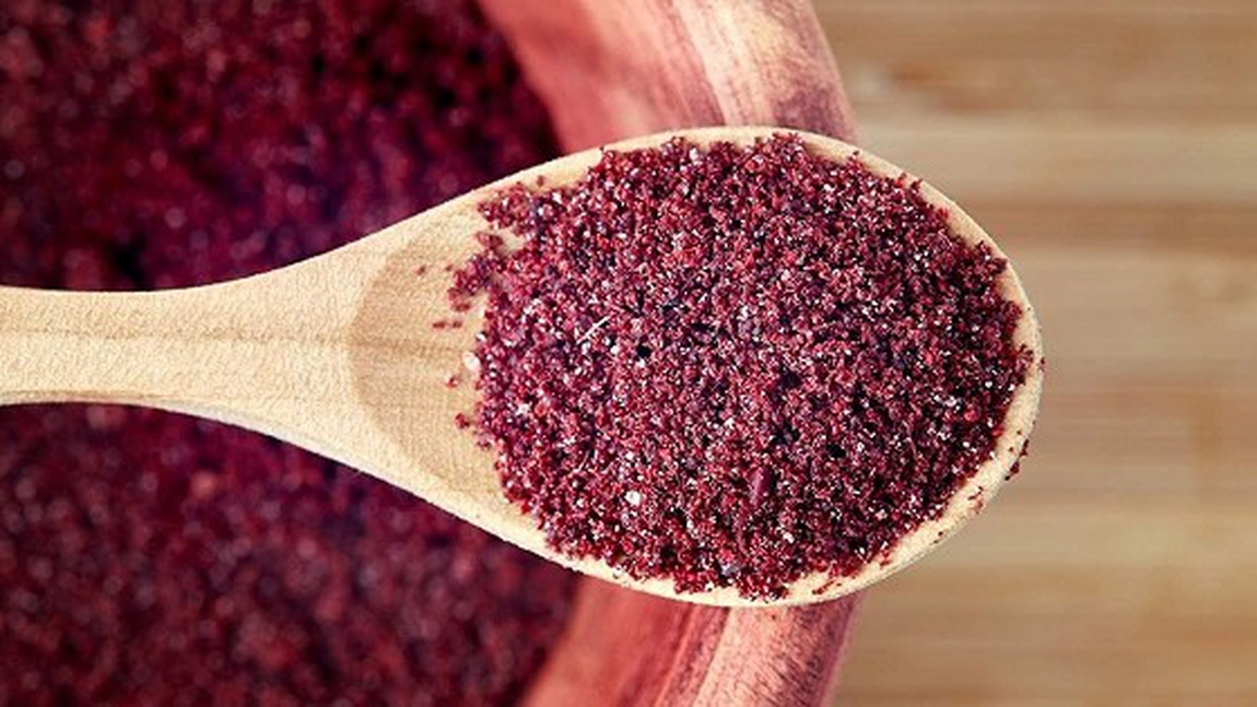 Sumac: Condiment ușor acidulat care amplifică aromele preparatelor culinare