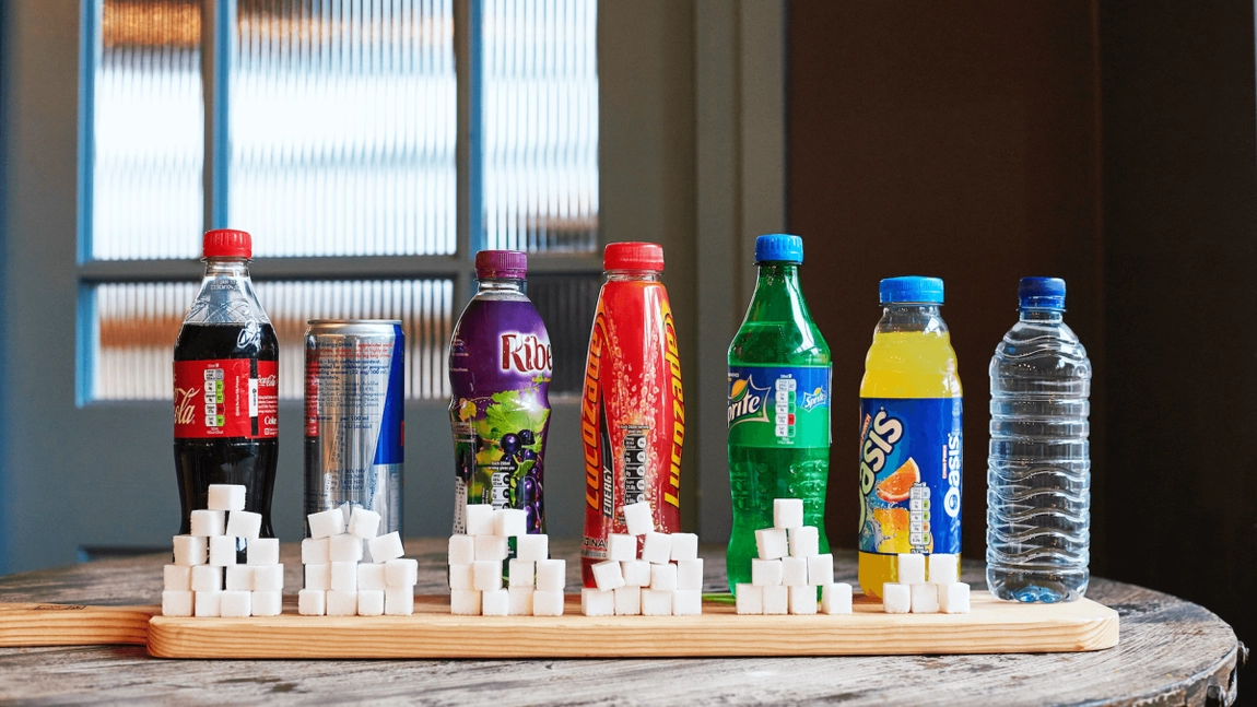 Producătorii de băuturi răcoritoare ar putea crește prețurile, după introducerea unei taxe pe zahăr