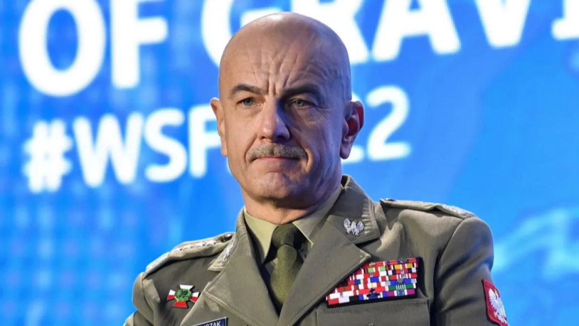 Demisii la vârful armatei poloneze cu câteva zile înaintea alegerilor