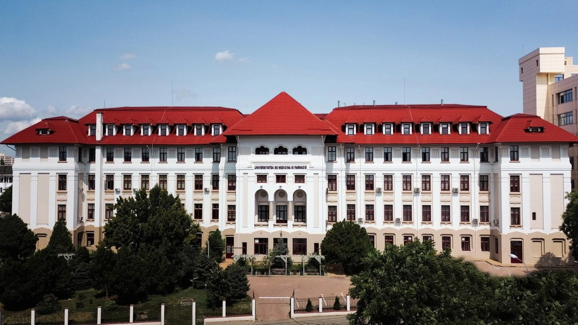Studenți cu arsuri și probleme de vedere la UMF Craiova după ce au stat expuși ore în șir la lămpi UV. Universitatea mușamalizează cazul și refuză să platească tratamentele