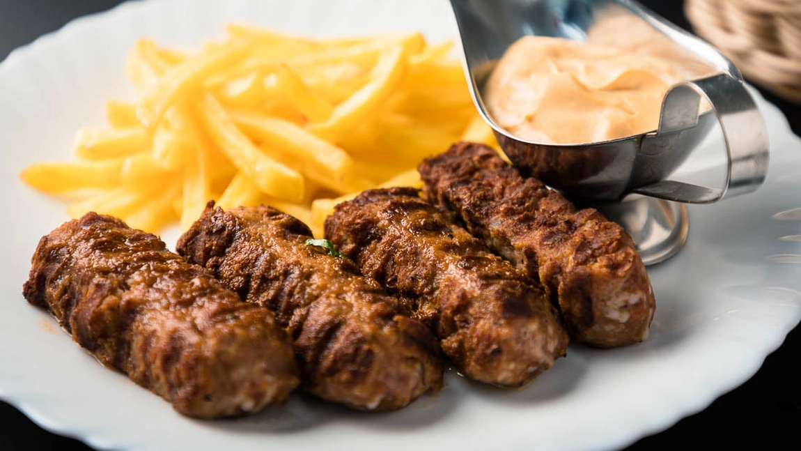 Câte calorii au micii moldovenești? Ce tip de carne să folosești pentru pregătirea preparatului tradițional