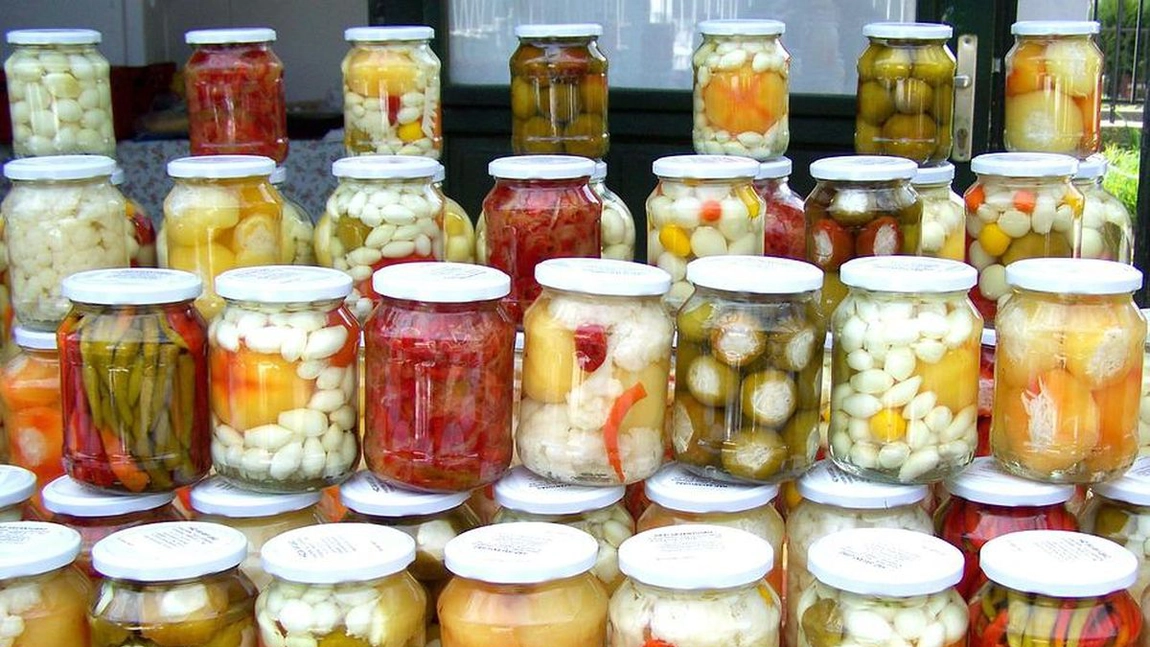 Cum punem murături asortate la borcan? Iată rețeta pentru iarnă