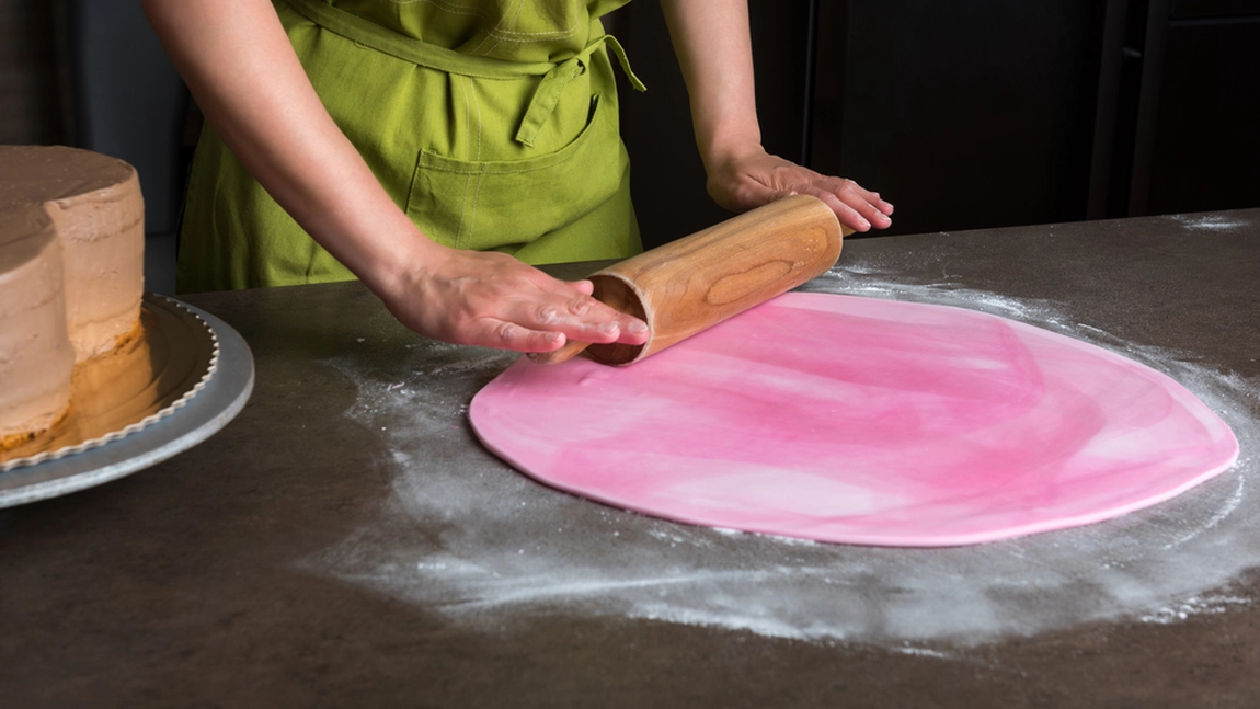 Cum să faci pastă de zahăr: Cel mai bun fondant este gata în 10 minute și necesită doar 4 ingrediente