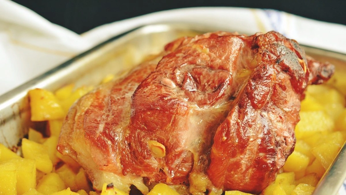 Rasol de porc. Cum trebuie gătit acest preparat cu os și grăsime