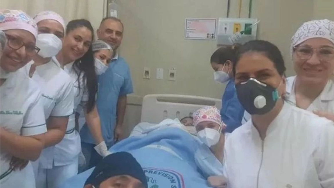 S-a dus la spital cu dureri de stomac, dar a născut o fetiță! Până să ajungă la spital, nu a știut că este însărcinată!