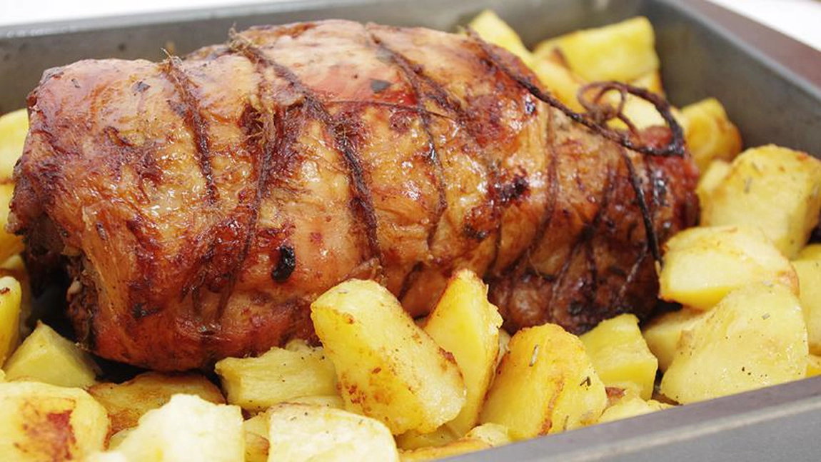 Spată de porc la cuptor. Rețetă veche știută doar de bunicii noștri