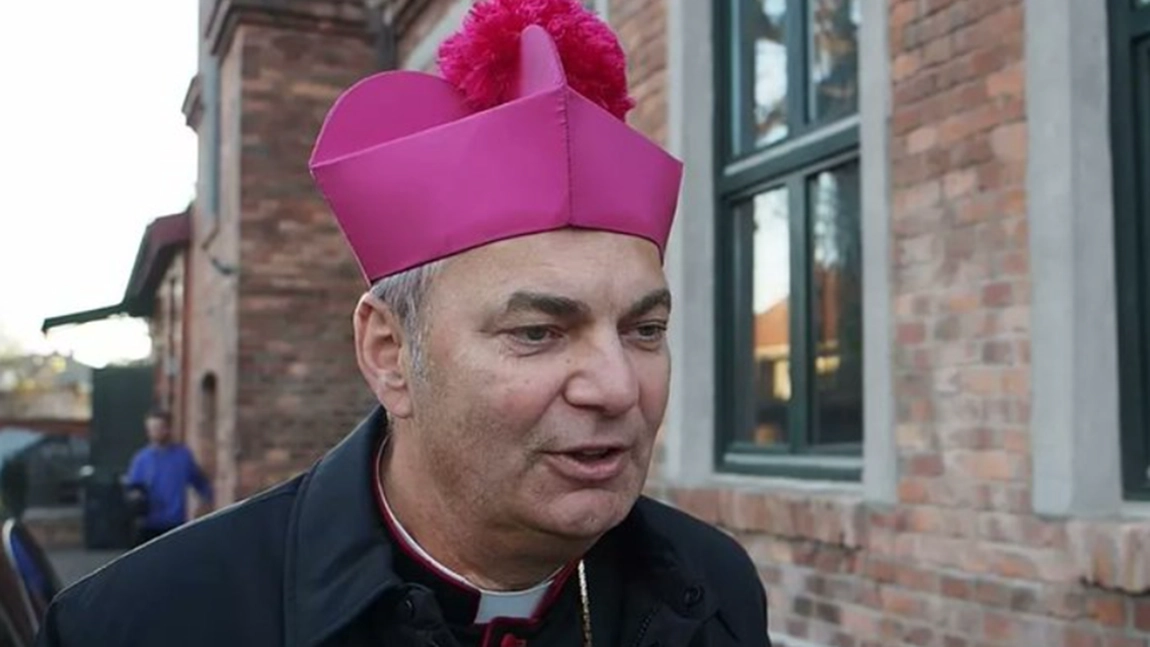 Un episcop, implicat într-un scandal sexual, și-a dat demisia! A organizat o orgie la care a invitat un prostituat care și-a pierdut cunoștința