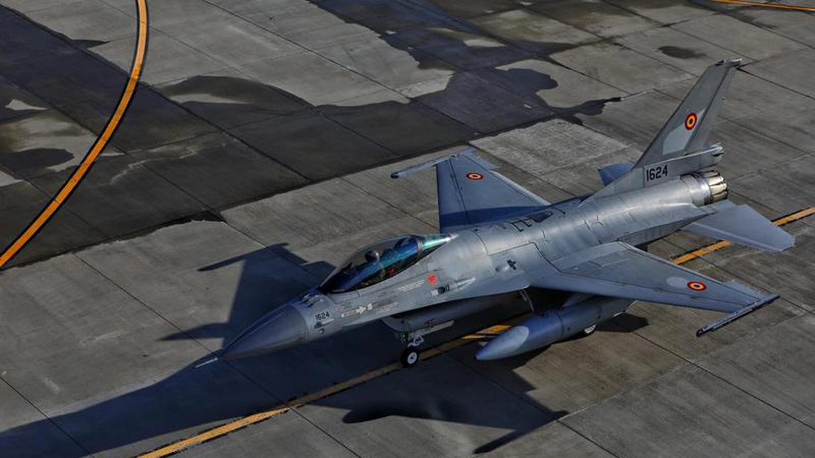 Primele avioane F-16 cumpărate de România din Norvegia au aterizat la Baza Aeriană 86