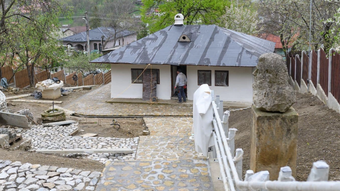 Ministrul Culturii solicită verificarea legalității avizelor și a calității lucrărilor de intervenție realizate la monumentul istoric „Bojdeuca scriitorului Ion Creangă” din Iași